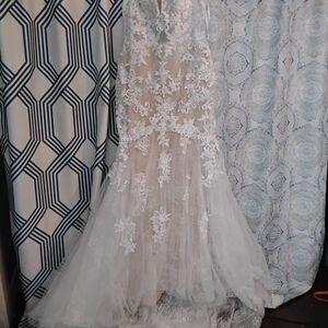 Exquisite Lace Bridal Gown in White
